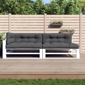 Anthrazitfarbene Palettenkissen auf weißem Palettensofa für Outdoor. Bequeme Sitz- und Rückenkissen.