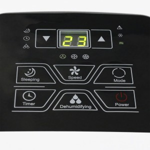 Bedienfeld der Emerio Klimaanlage 9000 BTU mit Display und Funktionsknöpfen.