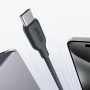 Anker USB-C Kabel 544, Bio-Nylon, 180cm, zwischen Laptop und Smartphone.