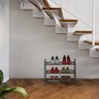 Schwarzes Stahl-Schuhregal mit 3 Gitterablagen für 6 Paar Schuhe, platzsparend unter Treppe im Flur.