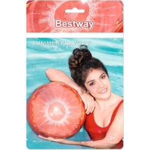 Bestway Wasserball Sommerfrucht (Erdbeere) Ø 46 cm mit Frau im Pool.