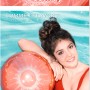Bestway Wasserball Sommerfrucht (Erdbeere) Ø 46 cm mit Frau im Pool.