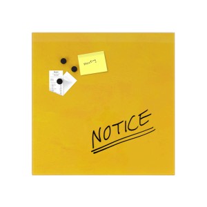 Gelbes Glas Memoboard mit Magneten und Notizen, Dekoartikel für Büro und Zuhause.