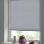 Gardinia EasyFix Rollo Shaun, 100x160 cm, hellgrau, am Fenster montiert. Lichtdurchlässiges Rollo für Wohnräume.