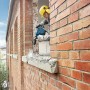 Bosch Professional GSH 5 CE Schlaghammer im Einsatz an einer Ziegelwand.
