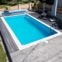 Rechteckiger Steinbach Styropor Pool-Set Basic mit Holzdeck und Leiter im Garten.
