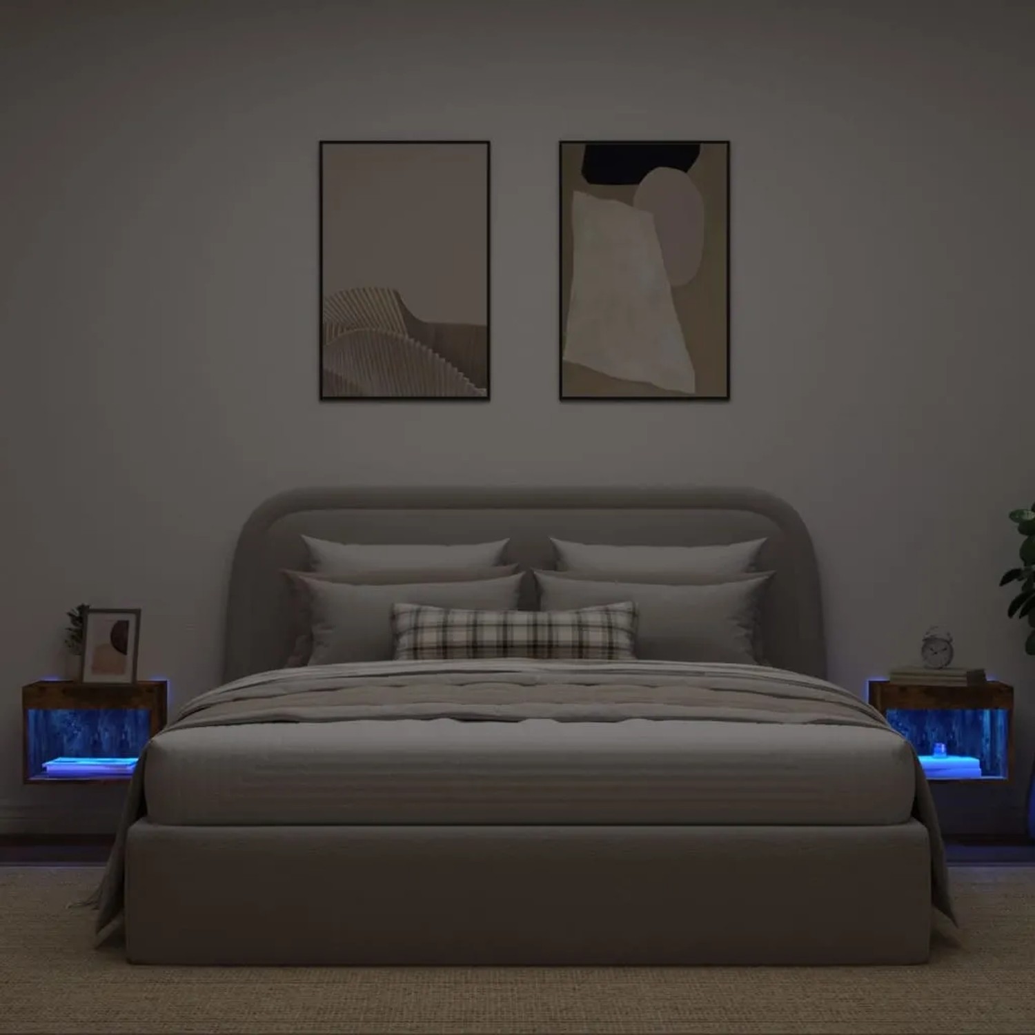 Zwei Wand-Nachttische in Räuchereiche mit LED-Beleuchtung im Schlafzimmer.