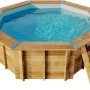 Holzpool Lanzarote mit Leiter und blauem Wasser, Ø 428x136 cm.