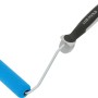 LUX Micro Crater Roller, 10 cm Farbroller mit blauem Schaumstoff und grau-schwarzem Griff.