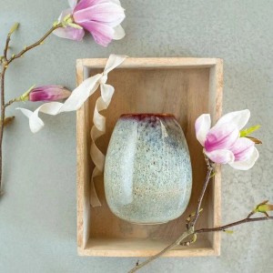 Beige like. Vase Lave Home Drop von Villeroy & Boch, 17,4 cm, Steingut, mit Magnolienzweigen.