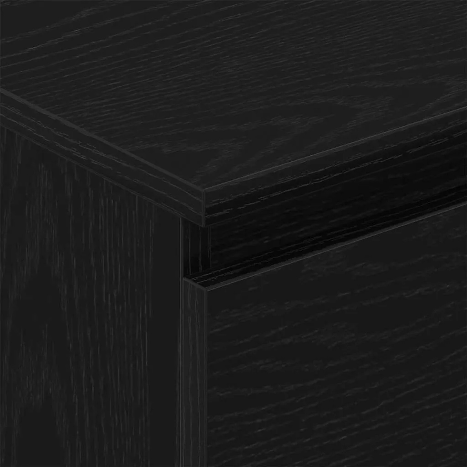 Detailaufnahme: Schwarzes Sideboard in Eichen-Optik mit Schublade.