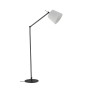 Moderne Lucande Stehlampe Caelia in Schwarz mit weißem Stoffschirm für Wohnzimmer.