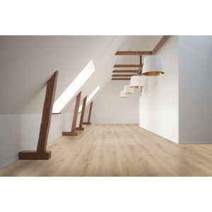 Heller Raum mit Check Click-Vinylboden Comfort Frontera Eiche. Vinylboden in Holzoptik.