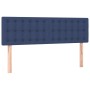 Blaues Boxspringbett Kopfteil mit Stoffbezug und Knopfheftung.