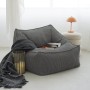 Grauer mokebo Sitzsack Sessel 'Der Lümmel' aus Cord mit Hocker und Decke.