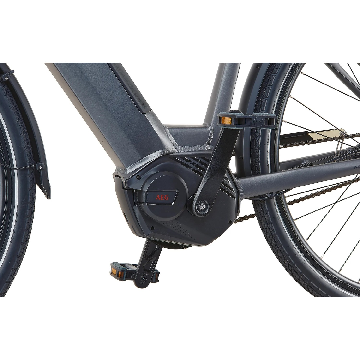 Detailaufnahme: Graues Prophete City E-Bike Geniesser 3.0 mit AEG Mittelmotor und Pedal.