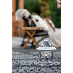 Feuerhand Sturmlaterne Baby Special Zink mit Reflektorschirm für Garten- und Terrassenbeleuchtung.
