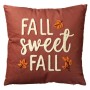 Dunkelorange Samt-Kissen 45x45 cm mit gesticktem "FALL sweet FALL" Schriftzug und Herbstblättern.