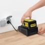 Kärcher Akku Battery Power 18 V/5 Ah auf Ladestation, wird geladen.