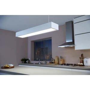 Philips LED-Röhre G13, 13,5W, in Küche montiert. Energiesparende Leuchtstofflampe mit neutralweißem Licht.