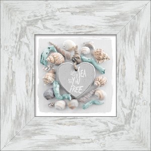 Maritimes Bild mit Rahmen (34x34 cm) mit Herz, Muscheln und Treibholz.