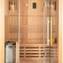 Traditionelle Sauna SKYLINE aus Tannenholz mit Glasfront und Zubehör.