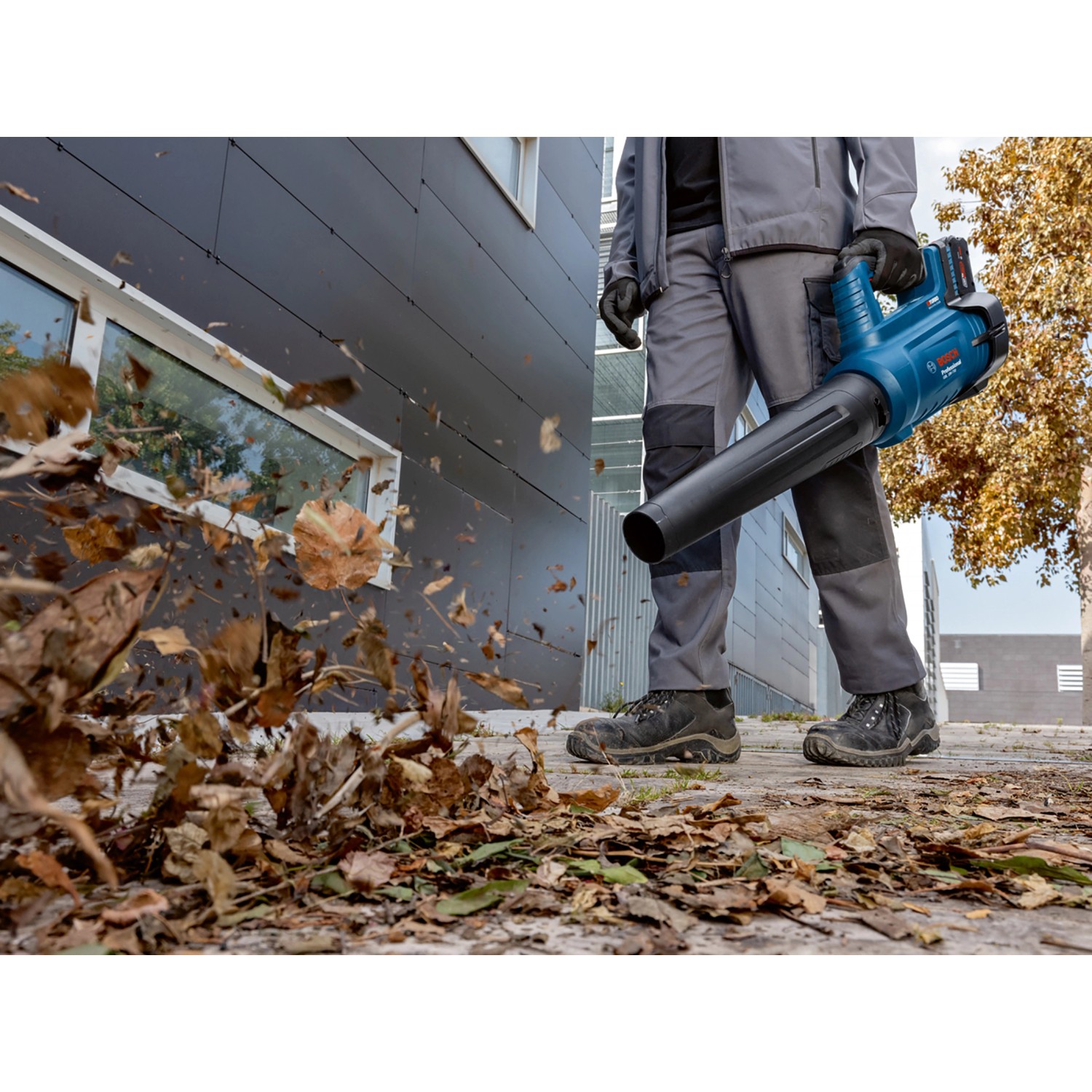 Bosch Professional AkkuLaubbläser GBL 18V750 Solo bei OBI