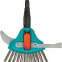 Gardena Combisystem 3in1 Fugenreiniger mit Messer, Bügel und Bürste zum Entfernen von Unkraut und Moos.
