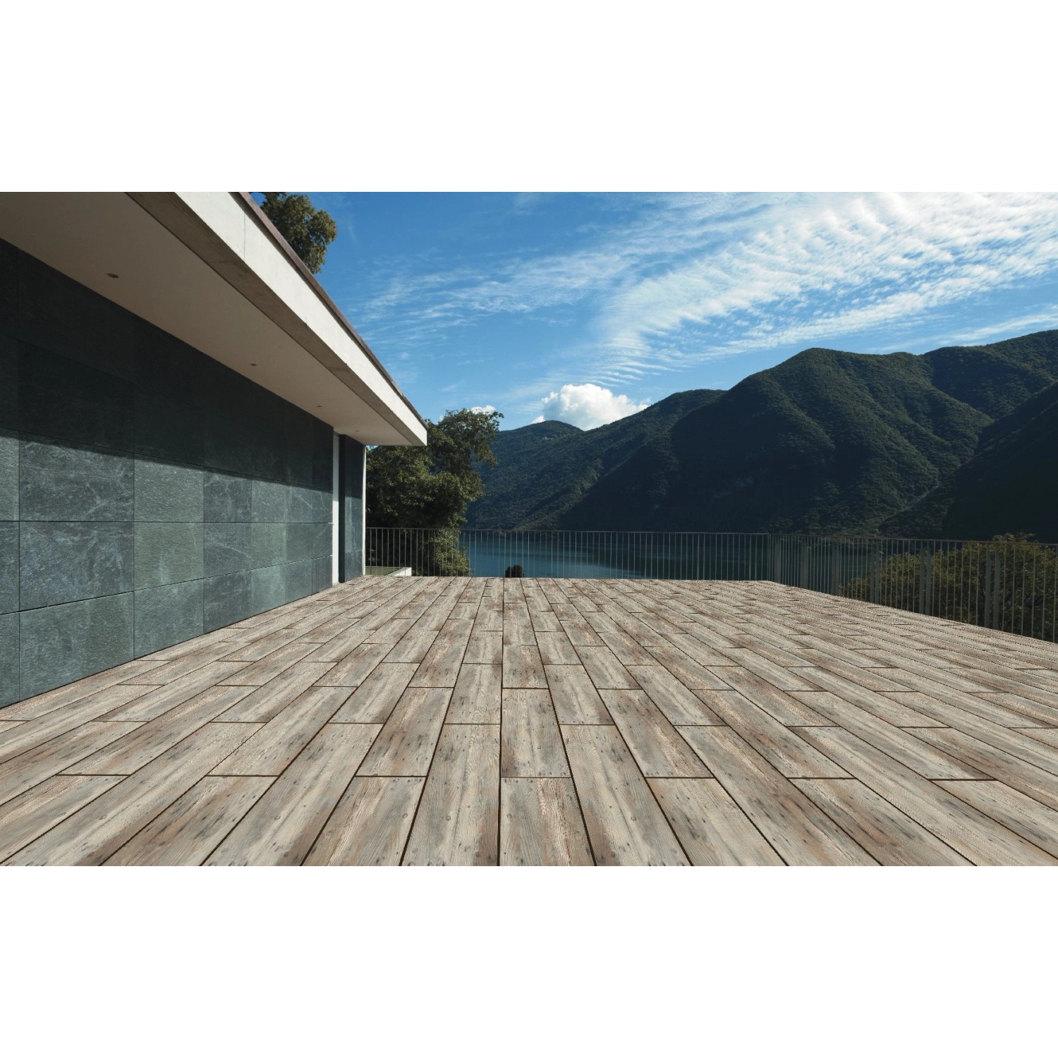 Eurostone Terrassenplatten Nature, Feinsteinzeug hellbraun, 40x120 cm, auf Terrasse mit Bergblick.