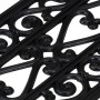 Schwarze Gummi Stufenmatte mit detailreichem Vintage-Muster in Schmiedeeisen-Optik. Rutschfeste Treppenmatte.