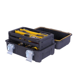 Offene, schwarze Stanley FatMax Werkzeugbox 18 Zoll mit Werkzeug in ausladenden Fächern.