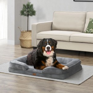 Graues Juskys Hundebett Sheena XL mit Hund im Wohnzimmer.