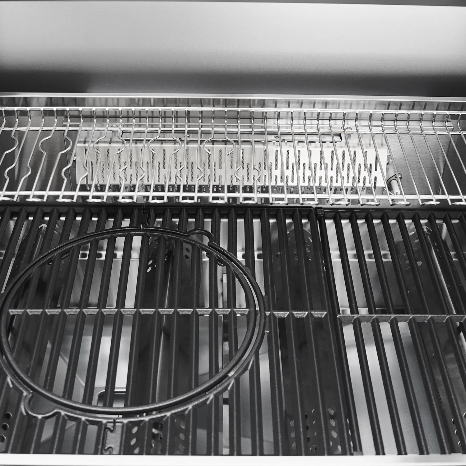 Grillrost und Warmhalterost aus Edelstahl im Taino Platinum Yamara 4+2 Gasgrill.