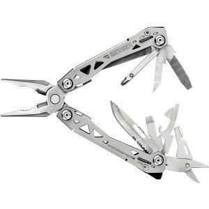 Geöffnetes Gerber Multi-Tool Suspension Nxt mit Zange, Messer und weiteren Werkzeugen aus Edelstahl.