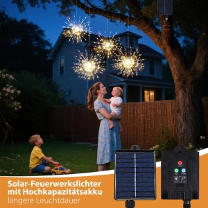 Vier warmweiße LED Solar-Feuerwerkslichter hängen im Garten bei Nacht. Familie genießt die festliche Außenbeleuchtung.