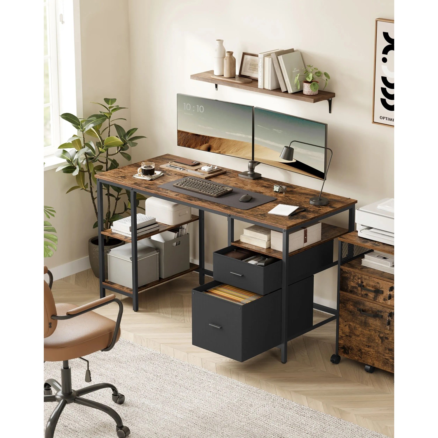 Vasagle Schreibtisch (140cm) in Braun-Schwarz mit 3 Ablagen im Arbeitszimmer.