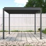 MWH Pergola Origin 88 Anthrazit 3x3m mit verstellbarem Lamellendach auf gepflasterter Terrasse im Garten.