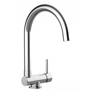 Verchromte VIZIO Küchenarmatur für Vorfenster-Montage mit schwenkbarem U-Auslauf.