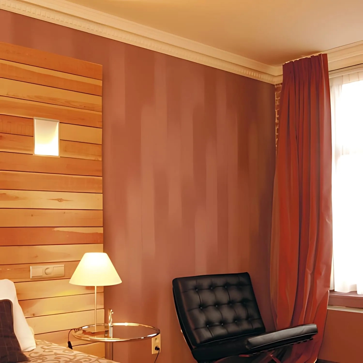 Raumansicht mit weißen ORAC Decor Zierleisten C211 LUXXUS als Deckenabschluss.