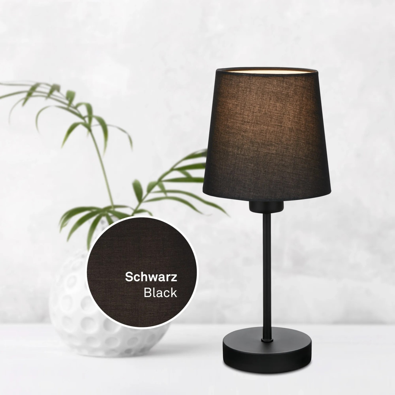 Schwarze Brilo Tischleuchte Noa mit Stoffschirm und Kabelschalter.