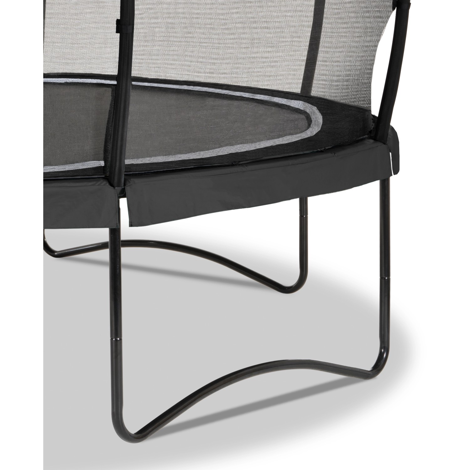 Detailaufnahme: Schwarzes EXIT Allure Classic Trampolin (Ø 366 cm) mit Sicherheitsnetz und Rahmen.