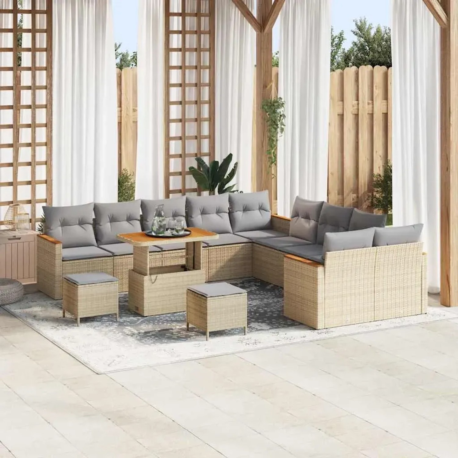 Beiges 13-teiliges vidaXL Gartensofa-Set aus Rattan und Akazie mit Kissen.