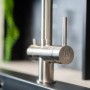 VIZIO 3-Wege Küchenarmatur Edelstahl gebürstet mit Handbrause und schwenkbarem Auslauf.