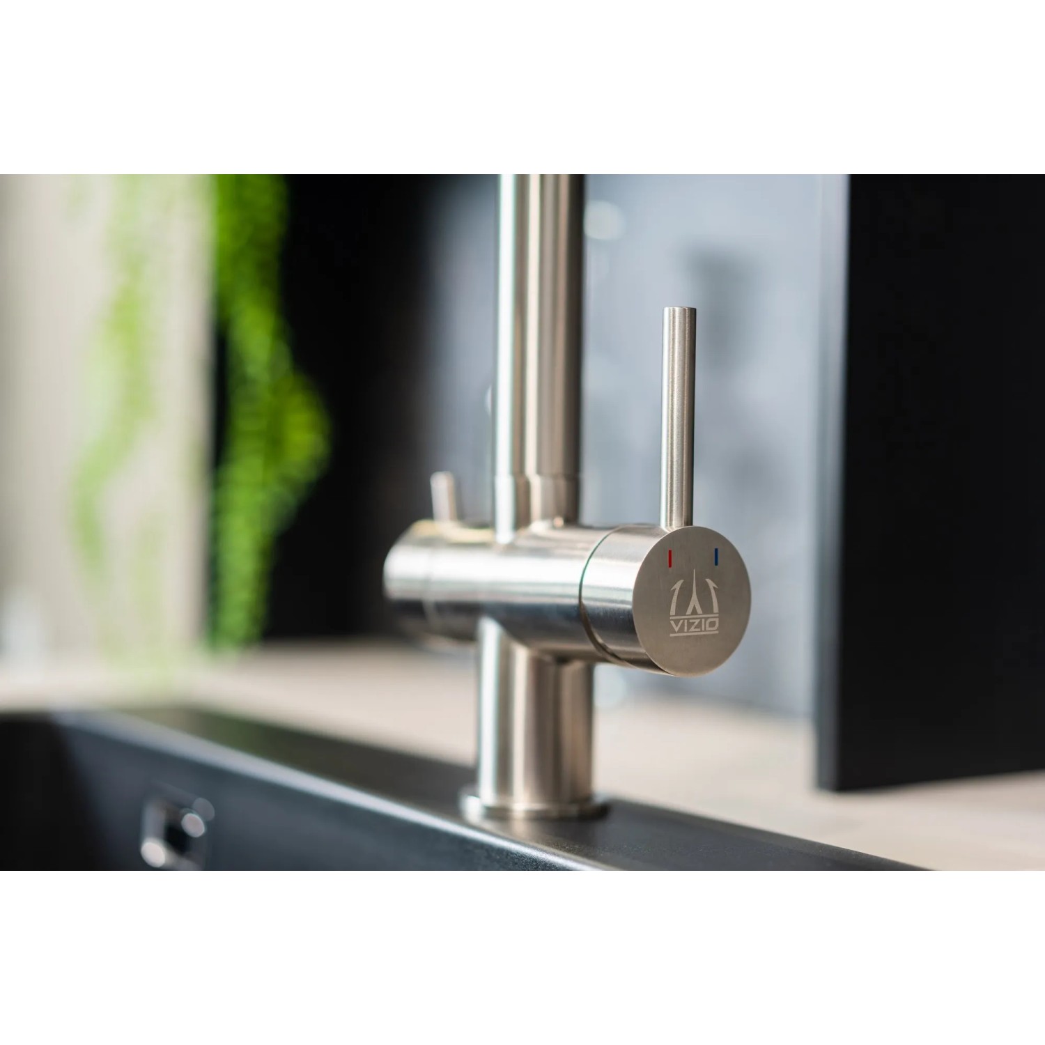VIZIO 3-Wege Küchenarmatur Edelstahl gebürstet mit Handbrause und schwenkbarem Auslauf.