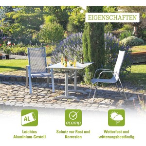 Rechteckiger Acamp Klapptisch Platin-Cemento (120x80 cm) mit zwei Stühlen im Garten.