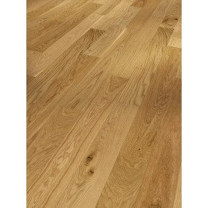 Verlegtes, matt lackiertes Parador Parkett Classic 3025 Living Eiche mit Minifase in Landhausdielenoptik.