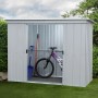 Yardmaster Gerätehaus Titanium 84PZ, silber-metallic mit geöffneten Schiebetüren, darin Fahrrad und Gartengeräte.