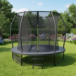 Juskys Trampolin SkyBounce S, schwarz/anthrazit, mit Sicherheitsnetz und Leiter im Garten.