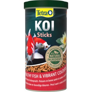 Tetra Pond Koi Sticks Fischfutter 1 l Dose mit Koi und Futtersticks.