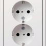 Gira Doppelsteckdose Fläche in Reinweiß mit Rahmen für die Elektroinstallation.